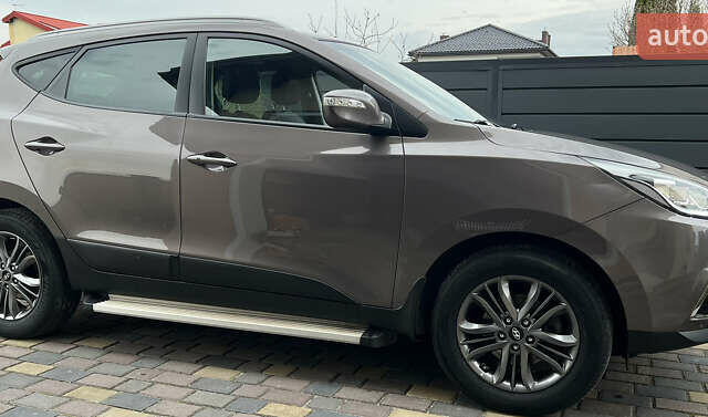 Коричневый Хендай их35, объемом двигателя 2 л и пробегом 223 тыс. км за 14500 $, фото 9 на Automoto.ua