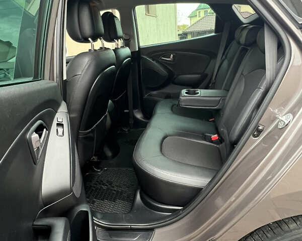 Коричневый Хендай их35, объемом двигателя 2 л и пробегом 223 тыс. км за 14500 $, фото 54 на Automoto.ua