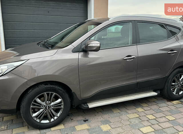 Коричневый Хендай их35, объемом двигателя 2 л и пробегом 223 тыс. км за 14500 $, фото 1 на Automoto.ua