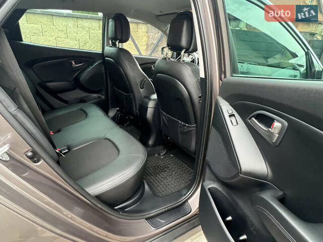 Коричневый Хендай их35, объемом двигателя 2 л и пробегом 223 тыс. км за 14500 $, фото 33 на Automoto.ua