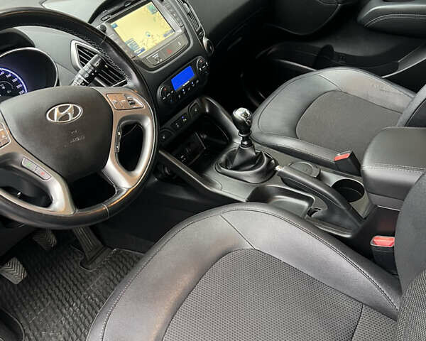 Коричневый Хендай их35, объемом двигателя 2 л и пробегом 223 тыс. км за 14500 $, фото 50 на Automoto.ua