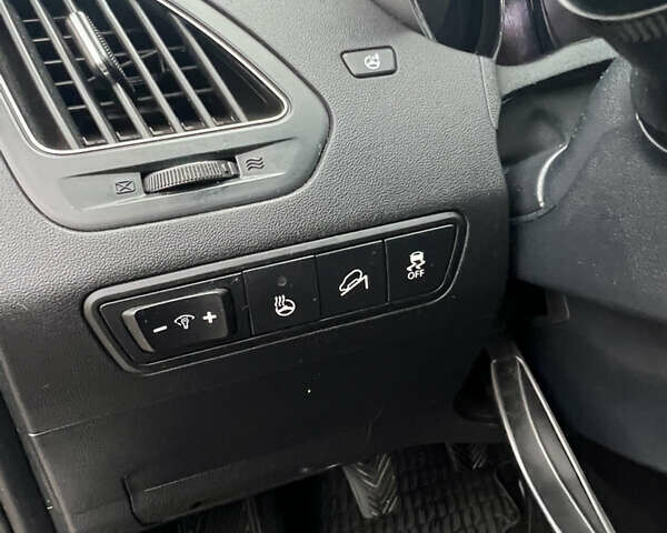 Коричневый Хендай их35, объемом двигателя 2 л и пробегом 223 тыс. км за 14500 $, фото 57 на Automoto.ua