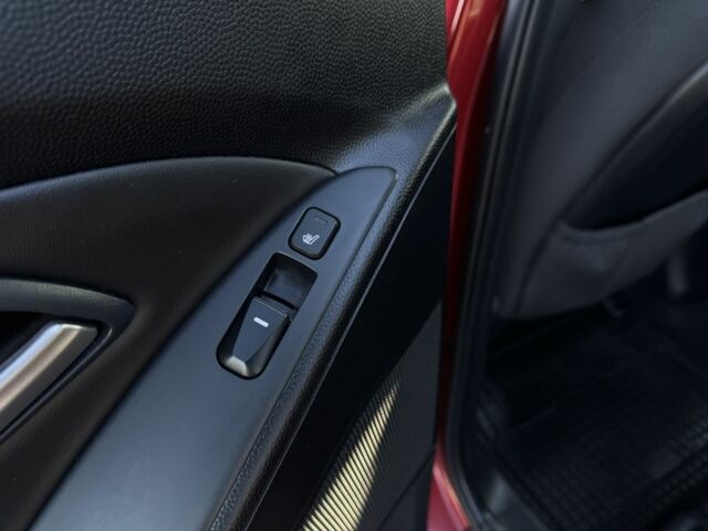 Красный Хендай их35, объемом двигателя 1.7 л и пробегом 285 тыс. км за 10999 $, фото 8 на Automoto.ua