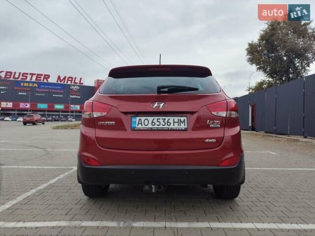 Красный Хендай их35, объемом двигателя 2 л и пробегом 238 тыс. км за 10800 $, фото 2 на Automoto.ua