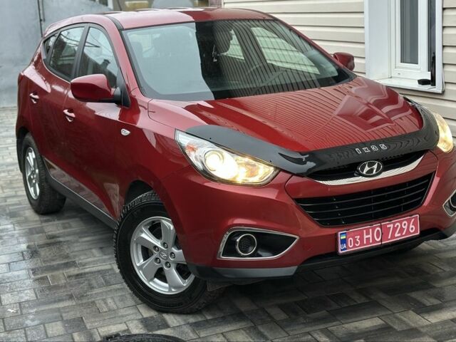 Красный Хендай их35, объемом двигателя 0 л и пробегом 240 тыс. км за 10700 $, фото 2 на Automoto.ua