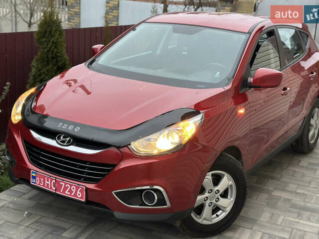 Червоний Хендай іх35, об'ємом двигуна 1.7 л та пробігом 240 тис. км за 10700 $, фото 2 на Automoto.ua
