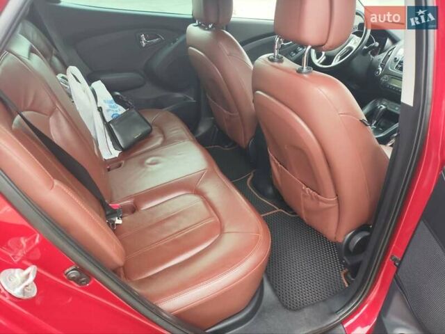 Красный Хендай их35, объемом двигателя 2 л и пробегом 238 тыс. км за 10800 $, фото 14 на Automoto.ua