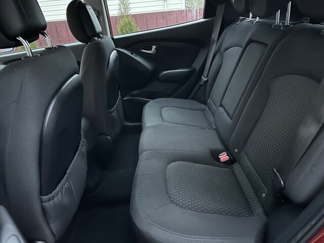 Красный Хендай их35, объемом двигателя 0 л и пробегом 240 тыс. км за 10700 $, фото 13 на Automoto.ua