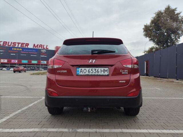 Красный Хендай их35, объемом двигателя 2 л и пробегом 238 тыс. км за 10200 $, фото 5 на Automoto.ua