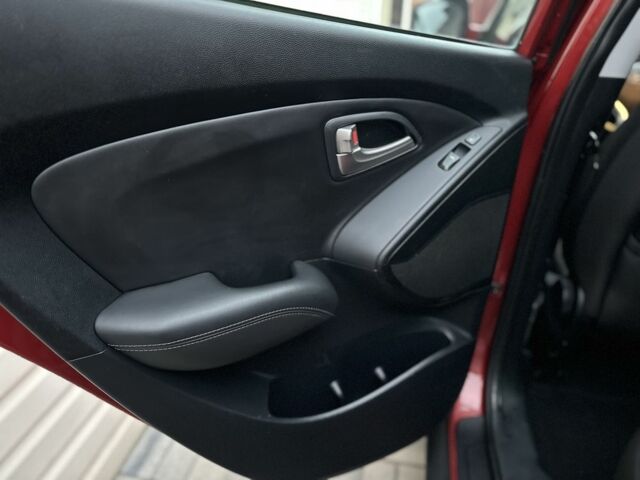 Красный Хендай их35, объемом двигателя 0 л и пробегом 240 тыс. км за 10700 $, фото 12 на Automoto.ua