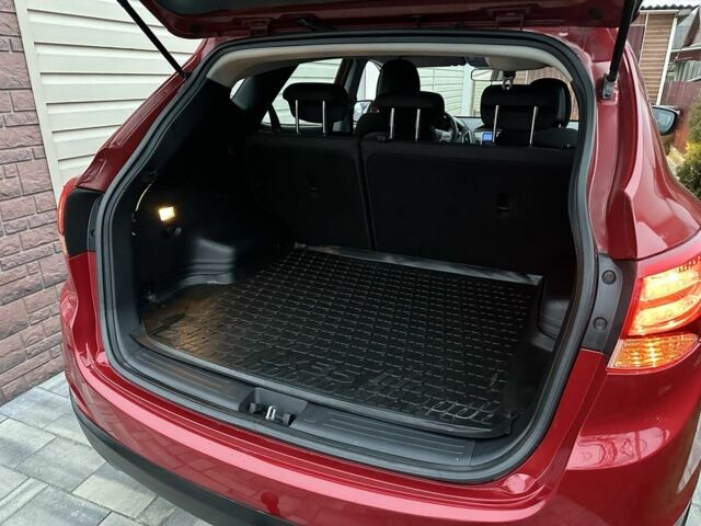 Красный Хендай их35, объемом двигателя 0 л и пробегом 240 тыс. км за 10700 $, фото 22 на Automoto.ua