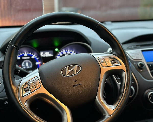 Червоний Хендай іх35, об'ємом двигуна 1.7 л та пробігом 240 тис. км за 10700 $, фото 39 на Automoto.ua