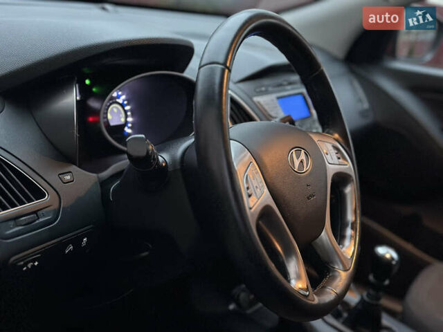 Червоний Хендай іх35, об'ємом двигуна 1.7 л та пробігом 240 тис. км за 10700 $, фото 43 на Automoto.ua