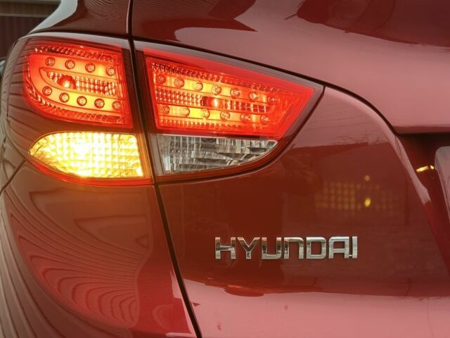 Красный Хендай их35, объемом двигателя 0 л и пробегом 240 тыс. км за 10700 $, фото 3 на Automoto.ua