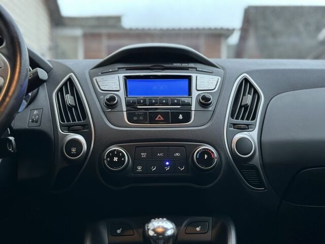 Красный Хендай их35, объемом двигателя 0 л и пробегом 240 тыс. км за 10700 $, фото 15 на Automoto.ua