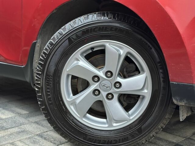 Красный Хендай их35, объемом двигателя 0 л и пробегом 240 тыс. км за 10700 $, фото 11 на Automoto.ua