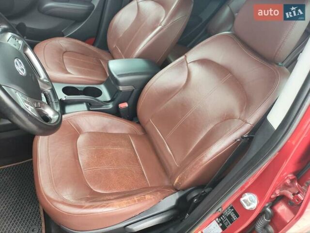 Красный Хендай их35, объемом двигателя 2 л и пробегом 238 тыс. км за 10800 $, фото 16 на Automoto.ua