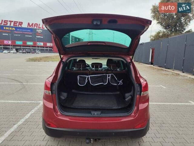 Красный Хендай их35, объемом двигателя 2 л и пробегом 238 тыс. км за 10800 $, фото 15 на Automoto.ua