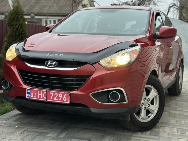 Красный Хендай их35, объемом двигателя 0 л и пробегом 240 тыс. км за 10700 $, фото 1 на Automoto.ua