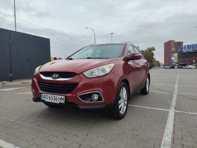 Красный Хендай их35, объемом двигателя 2 л и пробегом 238 тыс. км за 10200 $, фото 1 на Automoto.ua