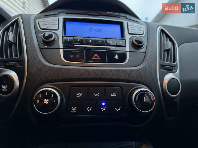 Червоний Хендай іх35, об'ємом двигуна 1.7 л та пробігом 240 тис. км за 10700 $, фото 34 на Automoto.ua