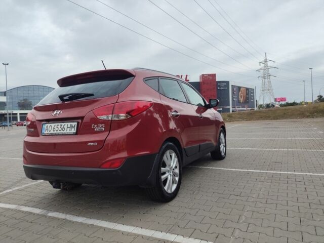 Красный Хендай их35, объемом двигателя 2 л и пробегом 238 тыс. км за 10200 $, фото 3 на Automoto.ua