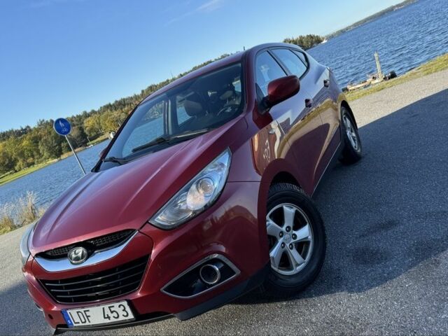 Красный Хендай их35, объемом двигателя 1.7 л и пробегом 285 тыс. км за 10999 $, фото 3 на Automoto.ua