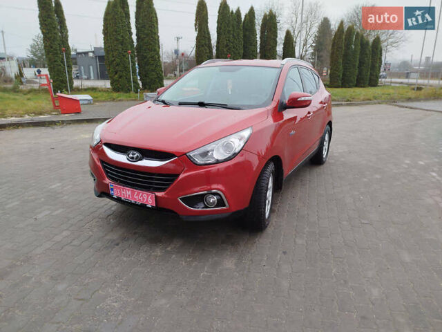 Красный Хендай их35, объемом двигателя 1.7 л и пробегом 170 тыс. км за 10300 $, фото 3 на Automoto.ua