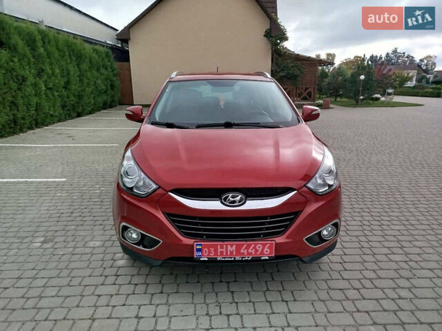 Красный Хендай их35, объемом двигателя 1.7 л и пробегом 170 тыс. км за 10200 $, фото 2 на Automoto.ua