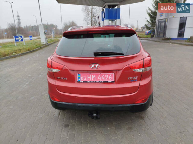 Красный Хендай их35, объемом двигателя 1.7 л и пробегом 170 тыс. км за 10300 $, фото 7 на Automoto.ua