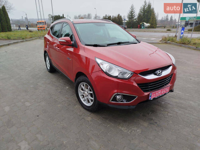 Красный Хендай их35, объемом двигателя 1.7 л и пробегом 170 тыс. км за 10300 $, фото 1 на Automoto.ua