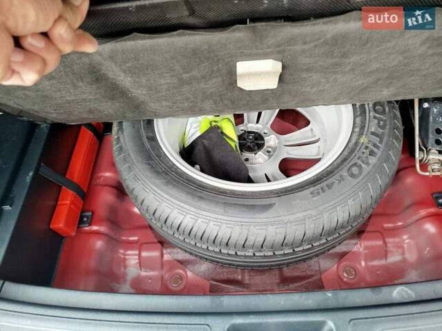 Красный Хендай их35, объемом двигателя 1.7 л и пробегом 170 тыс. км за 10200 $, фото 13 на Automoto.ua