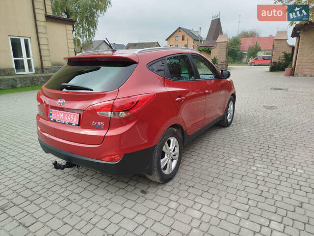 Красный Хендай их35, объемом двигателя 1.7 л и пробегом 170 тыс. км за 10200 $, фото 6 на Automoto.ua
