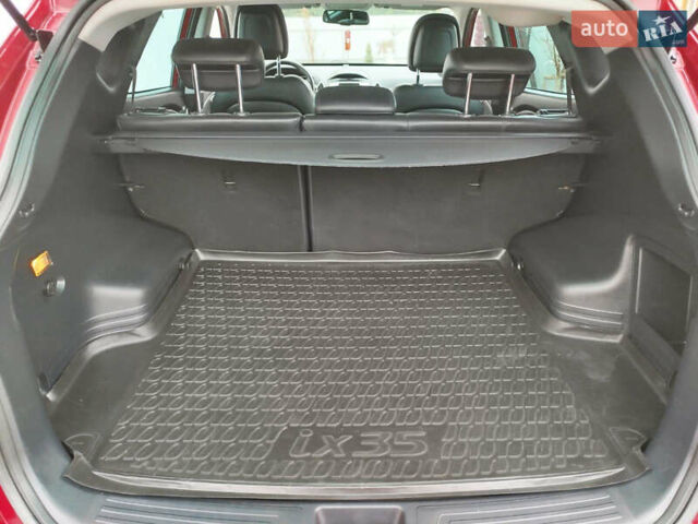 Красный Хендай их35, объемом двигателя 1.7 л и пробегом 170 тыс. км за 10300 $, фото 10 на Automoto.ua