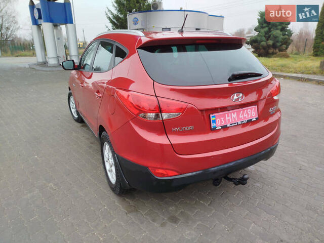 Красный Хендай их35, объемом двигателя 1.7 л и пробегом 170 тыс. км за 10300 $, фото 6 на Automoto.ua
