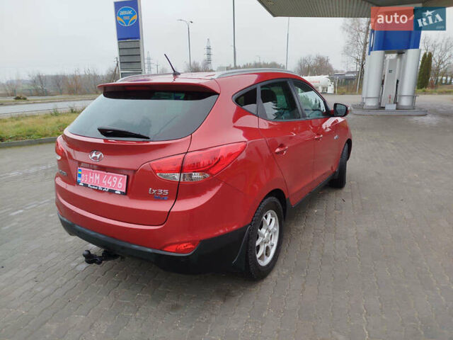 Красный Хендай их35, объемом двигателя 1.7 л и пробегом 170 тыс. км за 10300 $, фото 2 на Automoto.ua