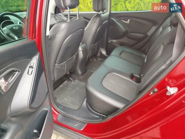 Красный Хендай их35, объемом двигателя 1.7 л и пробегом 170 тыс. км за 10200 $, фото 12 на Automoto.ua