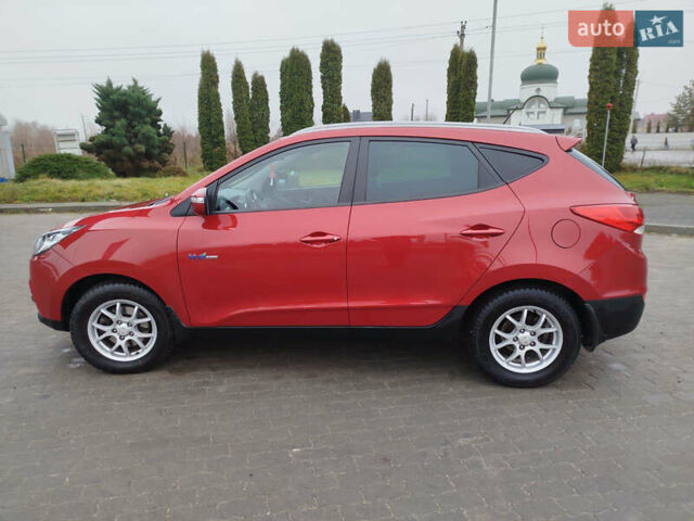 Красный Хендай их35, объемом двигателя 1.7 л и пробегом 170 тыс. км за 10300 $, фото 8 на Automoto.ua