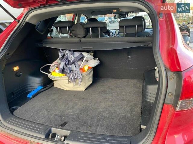 Червоний Хендай іх35, об'ємом двигуна 2 л та пробігом 107 тис. км за 14500 $, фото 4 на Automoto.ua