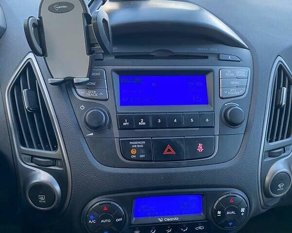 Червоний Хендай іх35, об'ємом двигуна 2 л та пробігом 107 тис. км за 14500 $, фото 8 на Automoto.ua