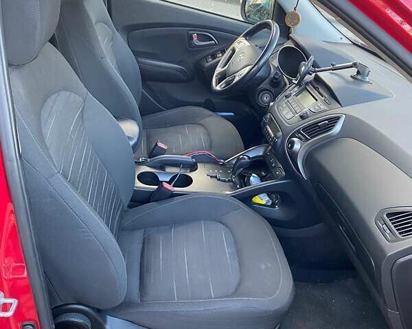 Червоний Хендай іх35, об'ємом двигуна 2 л та пробігом 107 тис. км за 14500 $, фото 5 на Automoto.ua