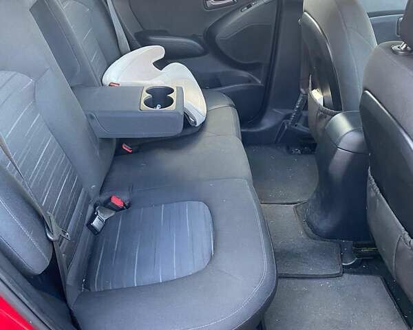 Червоний Хендай іх35, об'ємом двигуна 2 л та пробігом 107 тис. км за 14500 $, фото 7 на Automoto.ua