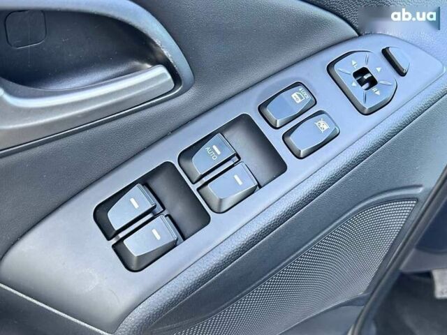 Хендай их35, объемом двигателя 2 л и пробегом 243 тыс. км за 10000 $, фото 11 на Automoto.ua