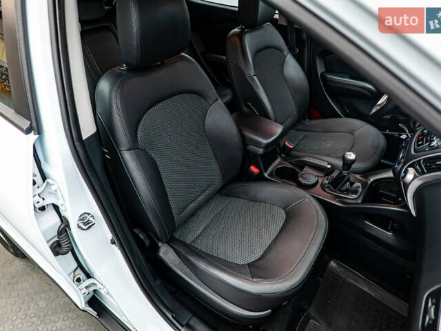 Хендай іх35, об'ємом двигуна 2 л та пробігом 149 тис. км за 11512 $, фото 19 на Automoto.ua