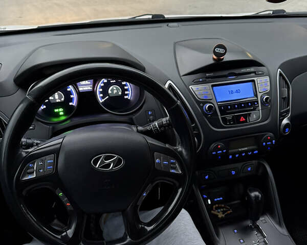 Хендай их35, объемом двигателя 2 л и пробегом 165 тыс. км за 11100 $, фото 11 на Automoto.ua