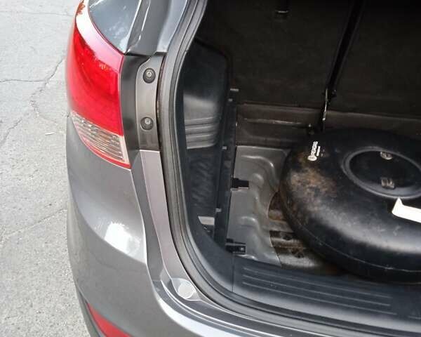 Хендай их35, объемом двигателя 2 л и пробегом 128 тыс. км за 11000 $, фото 14 на Automoto.ua