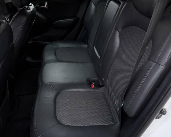 Хендай их35, объемом двигателя 2 л и пробегом 165 тыс. км за 11100 $, фото 16 на Automoto.ua