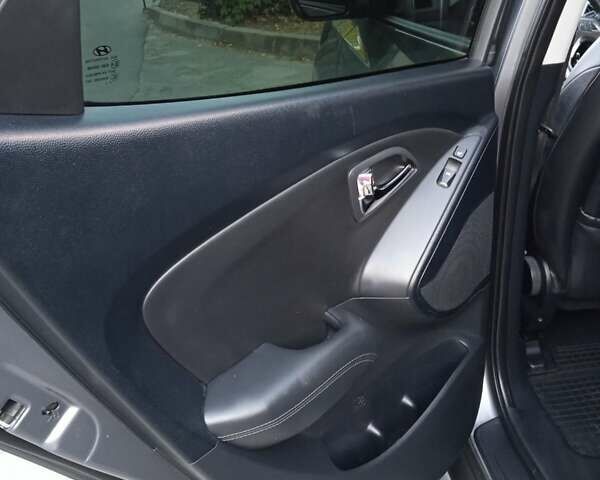 Хендай их35, объемом двигателя 2 л и пробегом 128 тыс. км за 11000 $, фото 11 на Automoto.ua