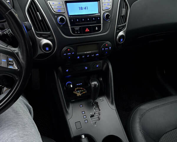 Хендай их35, объемом двигателя 2 л и пробегом 165 тыс. км за 11100 $, фото 14 на Automoto.ua