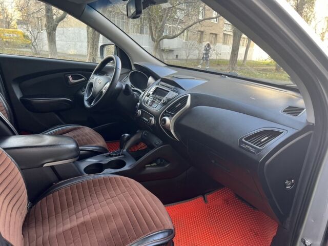 Сірий Хендай іх35, об'ємом двигуна 2 л та пробігом 156 тис. км за 9999 $, фото 14 на Automoto.ua